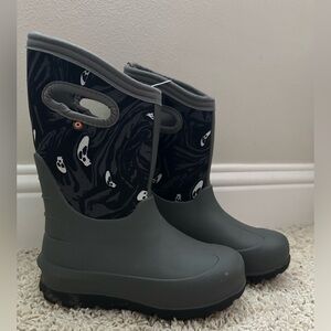 Bogs Black and Gray Skull snow Boots